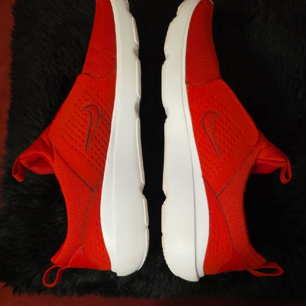 Nike Men's AD Comfort University Red  Slip-On Sneakers - Picture 3 of 12